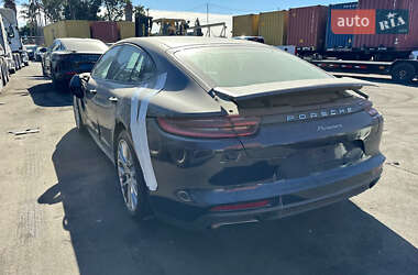 Фастбек Porsche Panamera 2018 в 