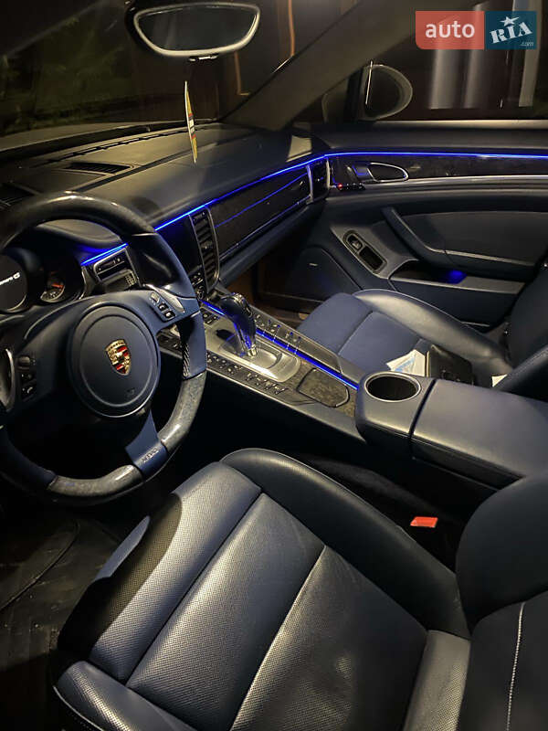 Фастбек Porsche Panamera 2010 в Києві