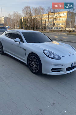 Фастбек Porsche Panamera 2015 в 