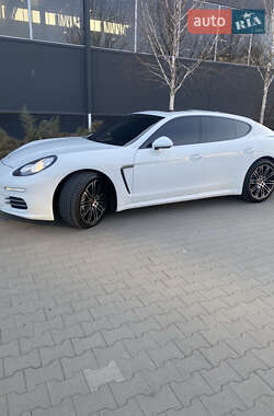 Фастбек Porsche Panamera 2015 в 