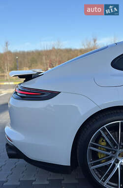 Фастбек Porsche Panamera 2018 в 