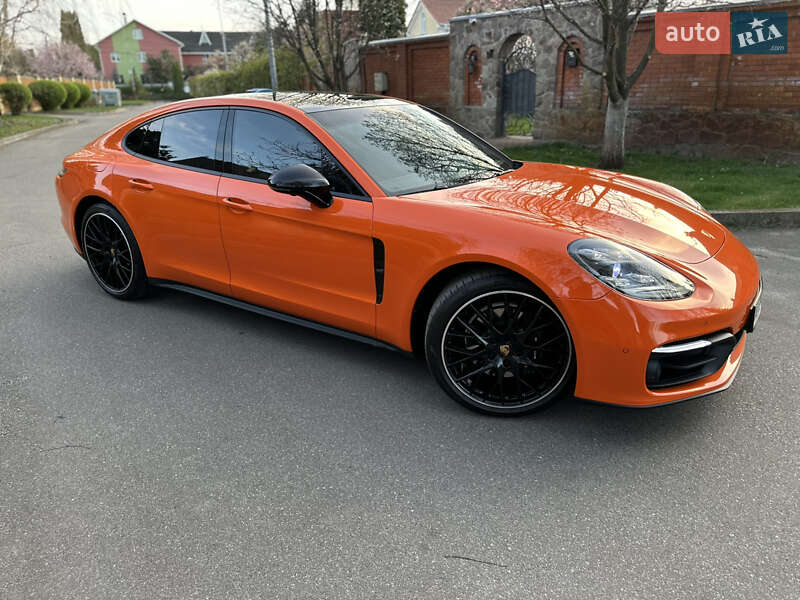 Фастбэк Porsche Panamera 2021 в Киеве