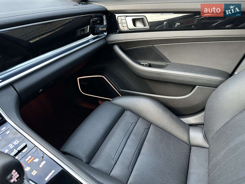 Фастбэк Porsche Panamera 2021 в Киеве