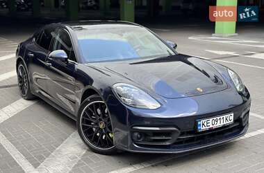 Фастбэк Porsche Panamera 2020 в 