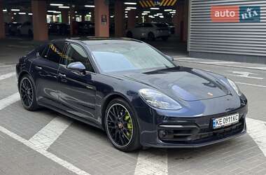 Фастбэк Porsche Panamera 2020 в 