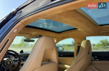 Фастбек Porsche Panamera 2018 в 