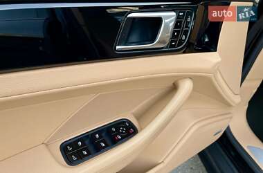 Фастбэк Porsche Panamera 2020 в 
