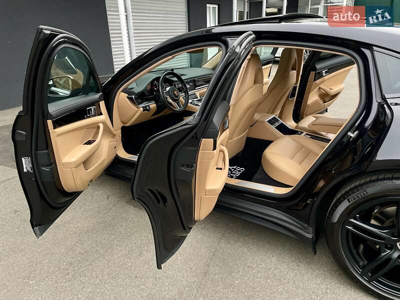 Фастбэк Porsche Panamera 2020 в Киеве