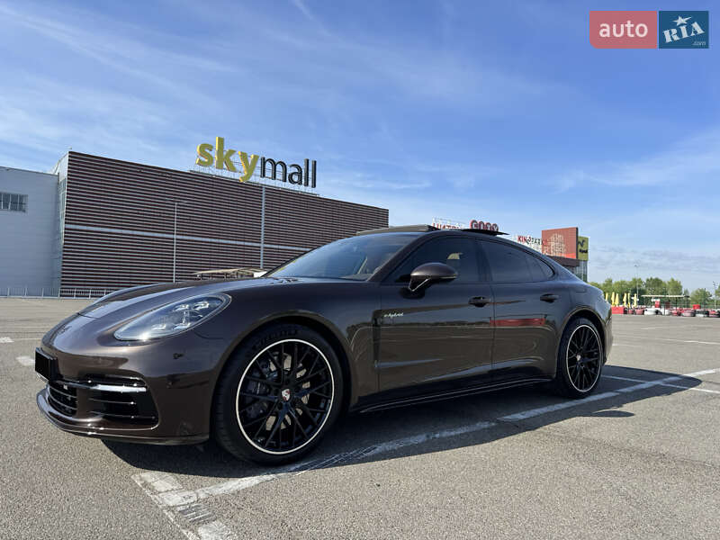 Фастбек Porsche Panamera 2018 в 