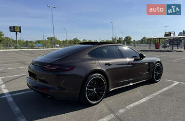 Фастбек Porsche Panamera 2018 в 
