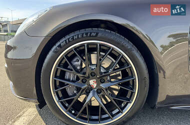 Фастбек Porsche Panamera 2018 в 