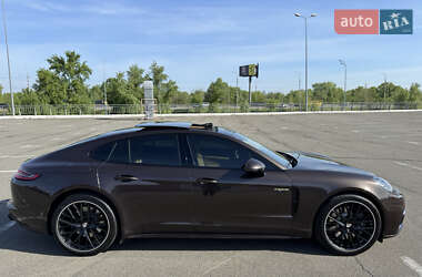 Фастбек Porsche Panamera 2018 в 