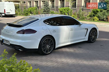 Фастбэк Porsche Panamera 2013 в 