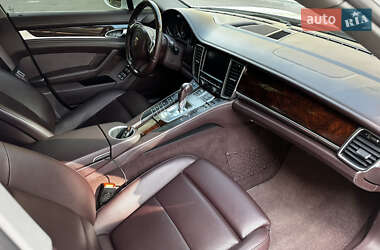 Фастбэк Porsche Panamera 2013 в 