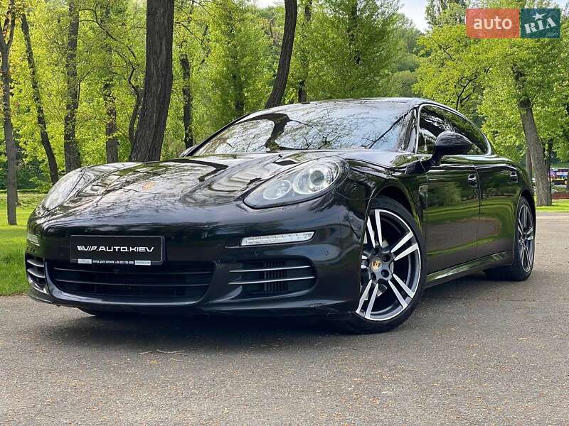 Фастбек Porsche Panamera 2013 в 