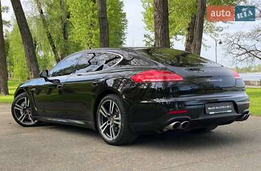 Фастбек Porsche Panamera 2013 в 