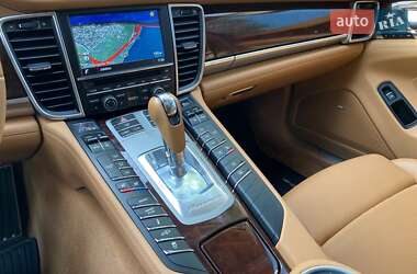 Фастбек Porsche Panamera 2013 в 