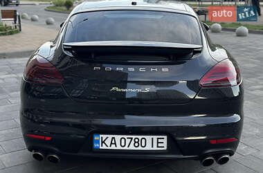 Фастбэк Porsche Panamera 2013 в 