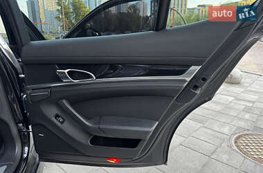 Фастбэк Porsche Panamera 2013 в 