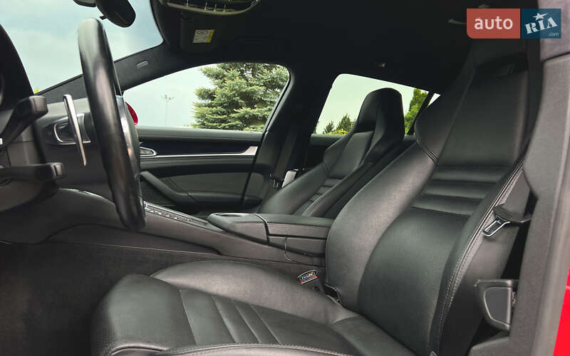 Фастбэк Porsche Panamera 2014 в Львове