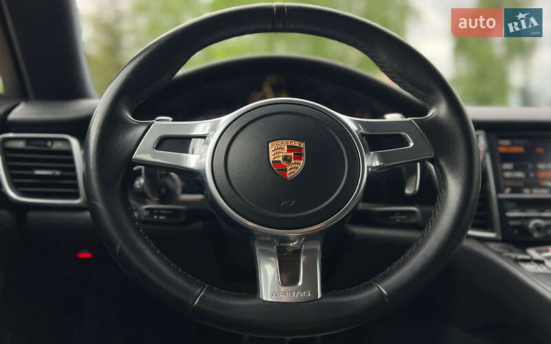 Фастбэк Porsche Panamera 2014 в Львове