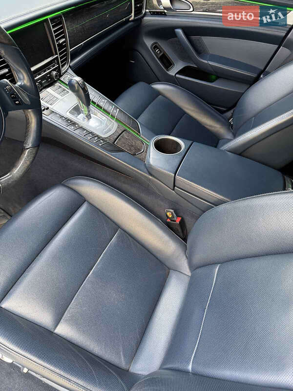 Фастбек Porsche Panamera 2010 в Києві