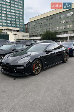 Фастбек Porsche Panamera 2019 в Києві