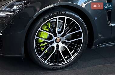 Фастбек Porsche Panamera 2021 в 