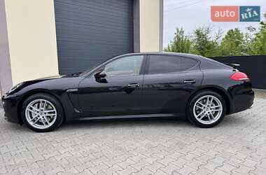 Фастбек Porsche Panamera 2013 в 