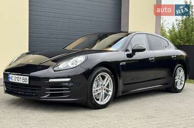 Фастбек Porsche Panamera 2013 в 