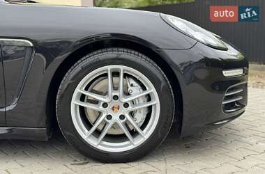 Фастбек Porsche Panamera 2013 в 