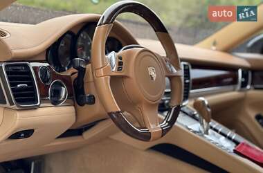 Фастбек Porsche Panamera 2013 в 