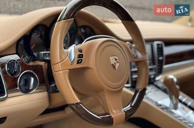 Фастбек Porsche Panamera 2013 в 