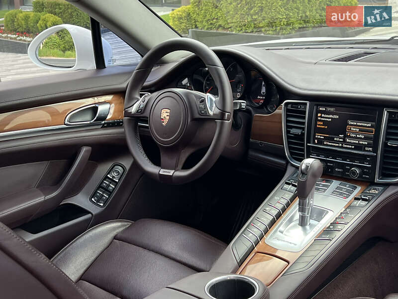Фастбэк Porsche Panamera 2012 в Днепре