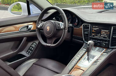 Фастбэк Porsche Panamera 2012 в 
