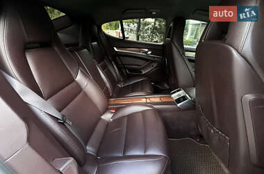 Фастбэк Porsche Panamera 2012 в 