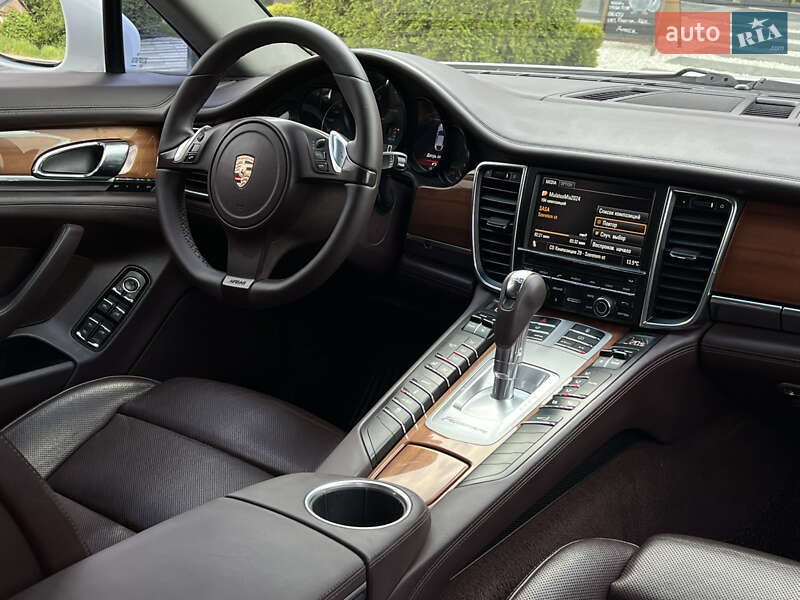Фастбэк Porsche Panamera 2012 в Днепре