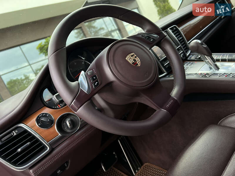 Фастбэк Porsche Panamera 2012 в Днепре