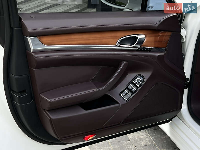 Фастбэк Porsche Panamera 2012 в Днепре