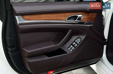 Фастбэк Porsche Panamera 2012 в 