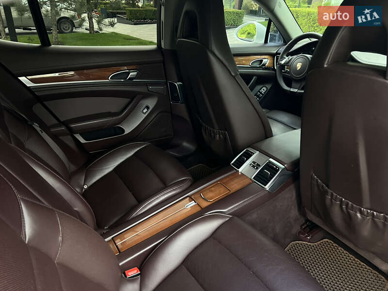 Фастбэк Porsche Panamera 2012 в Днепре