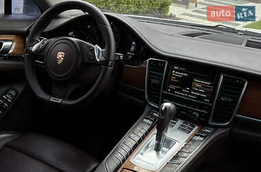 Фастбэк Porsche Panamera 2012 в 