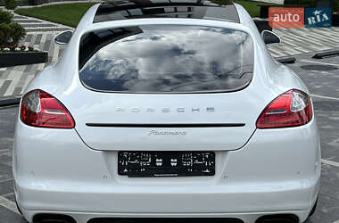 Фастбэк Porsche Panamera 2012 в 