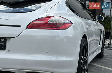 Фастбэк Porsche Panamera 2012 в 