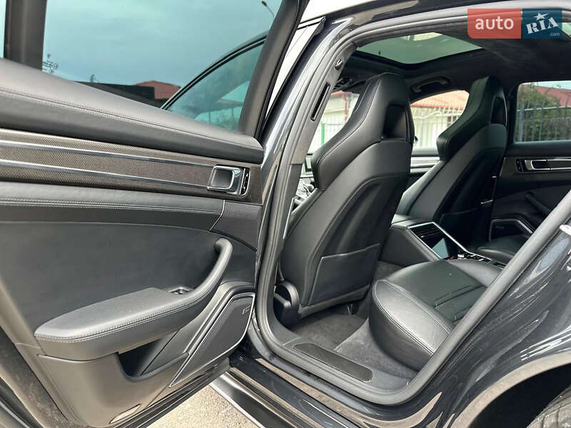 Фастбек Porsche Panamera 2017 в Києві фото 16 Фастбек Porsche Panamera 2017 в Києві