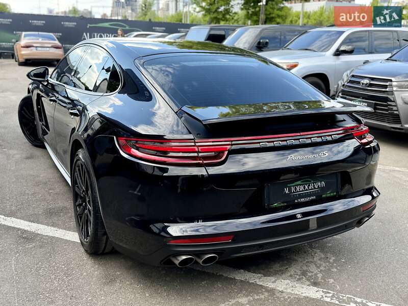 Фастбек Porsche Panamera 2016 в Києві