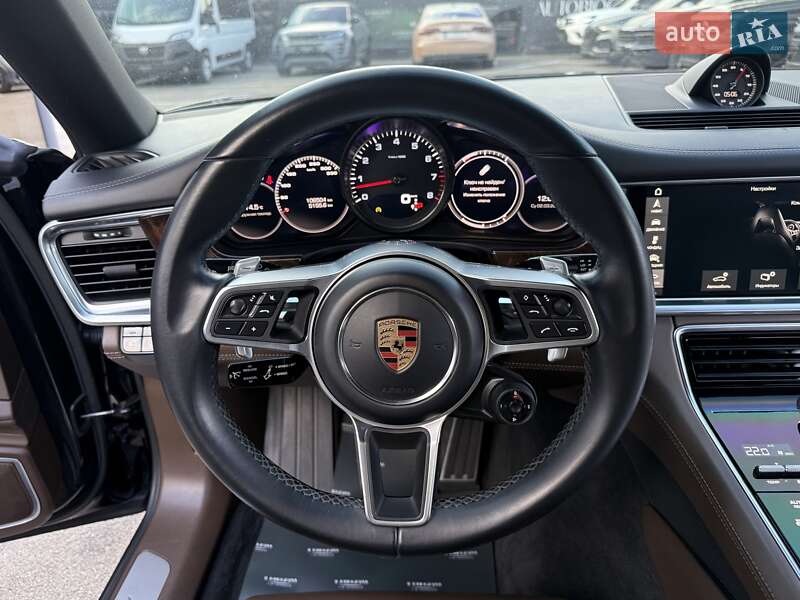Фастбек Porsche Panamera 2016 в Києві