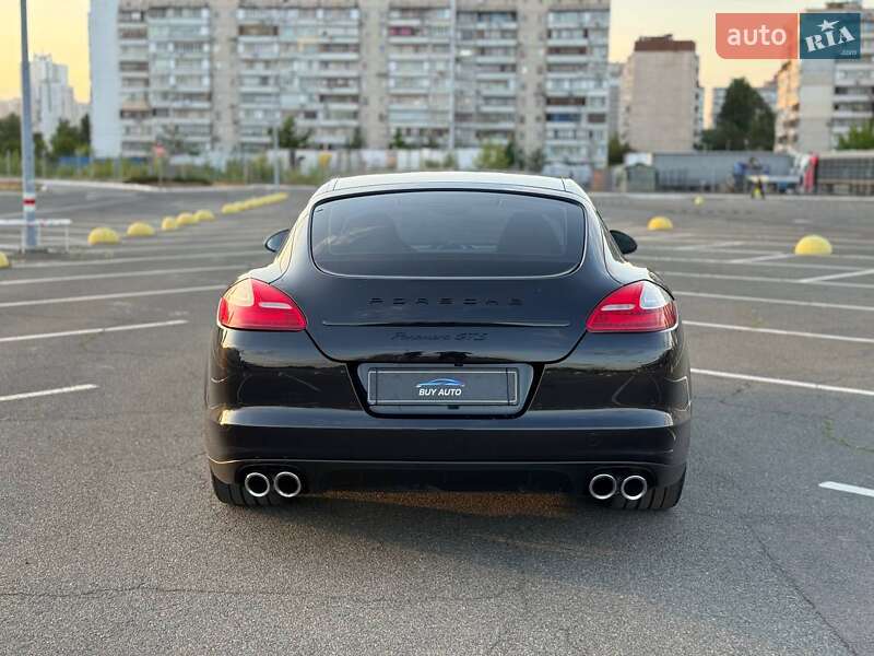 Фастбек Porsche Panamera 2011 в Києві