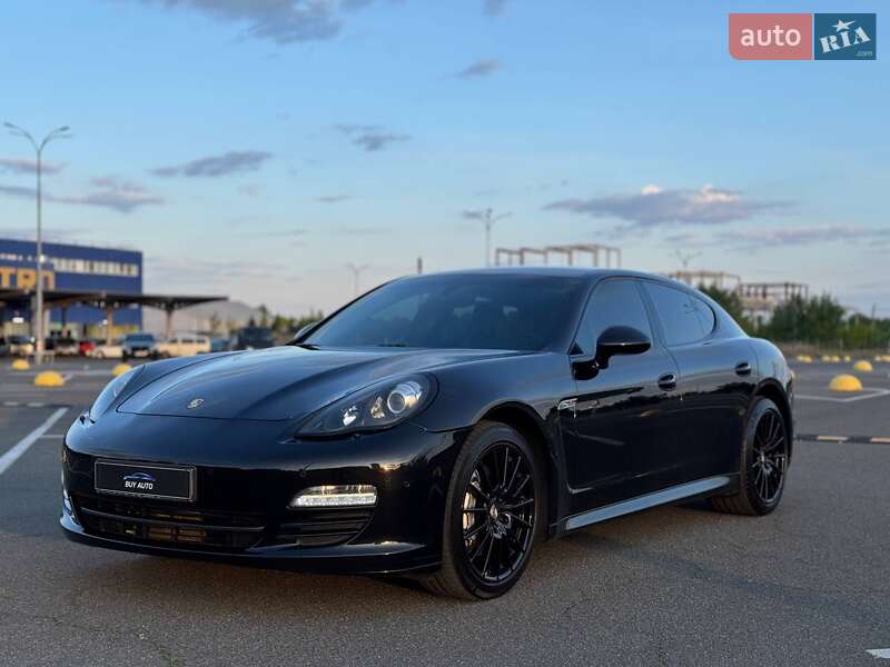 Фастбек Porsche Panamera 2011 в Києві