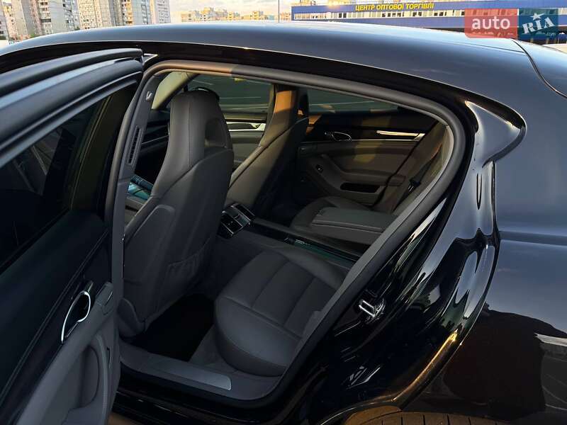 Фастбек Porsche Panamera 2011 в Києві